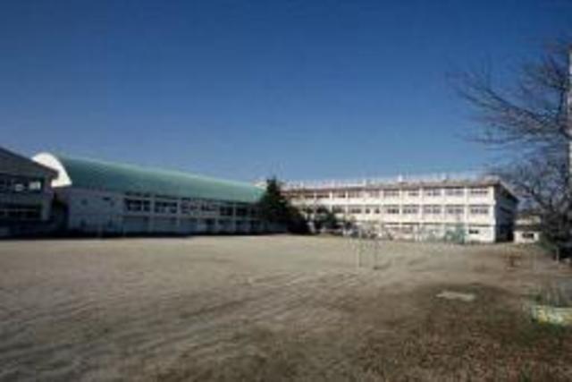 小学校　新潟市立新津第二小学校（小学校）まで968m