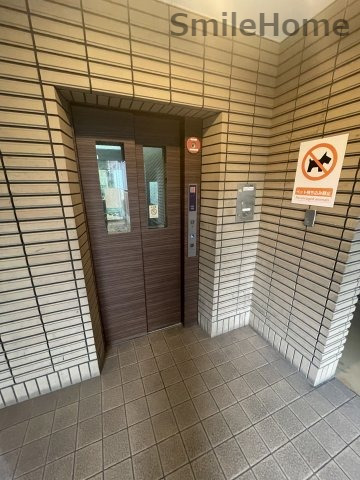 その他共有部分　エレベーターがあると重たい荷物も簡単に部屋まで運べますよ