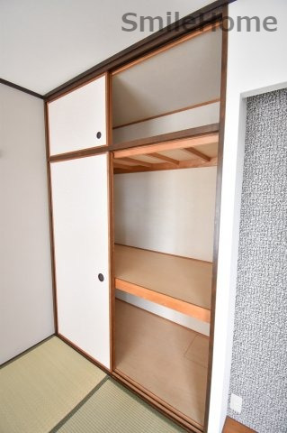 収納　押入れは奥行きもあるので収納力が凄いんです