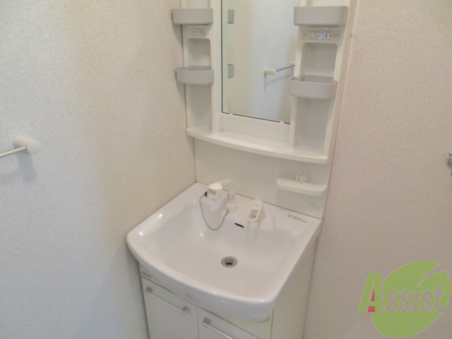 洗面設備　独立洗面台です。あって嬉しい設備の１つですね。