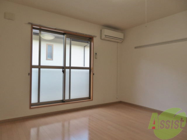 居室・リビング　陽の光が差し込む明るいお部屋は気持がいいですね～