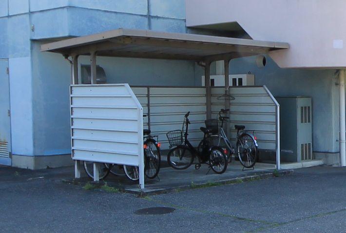 その他共有部分　屋根付きの駐輪場もあります！