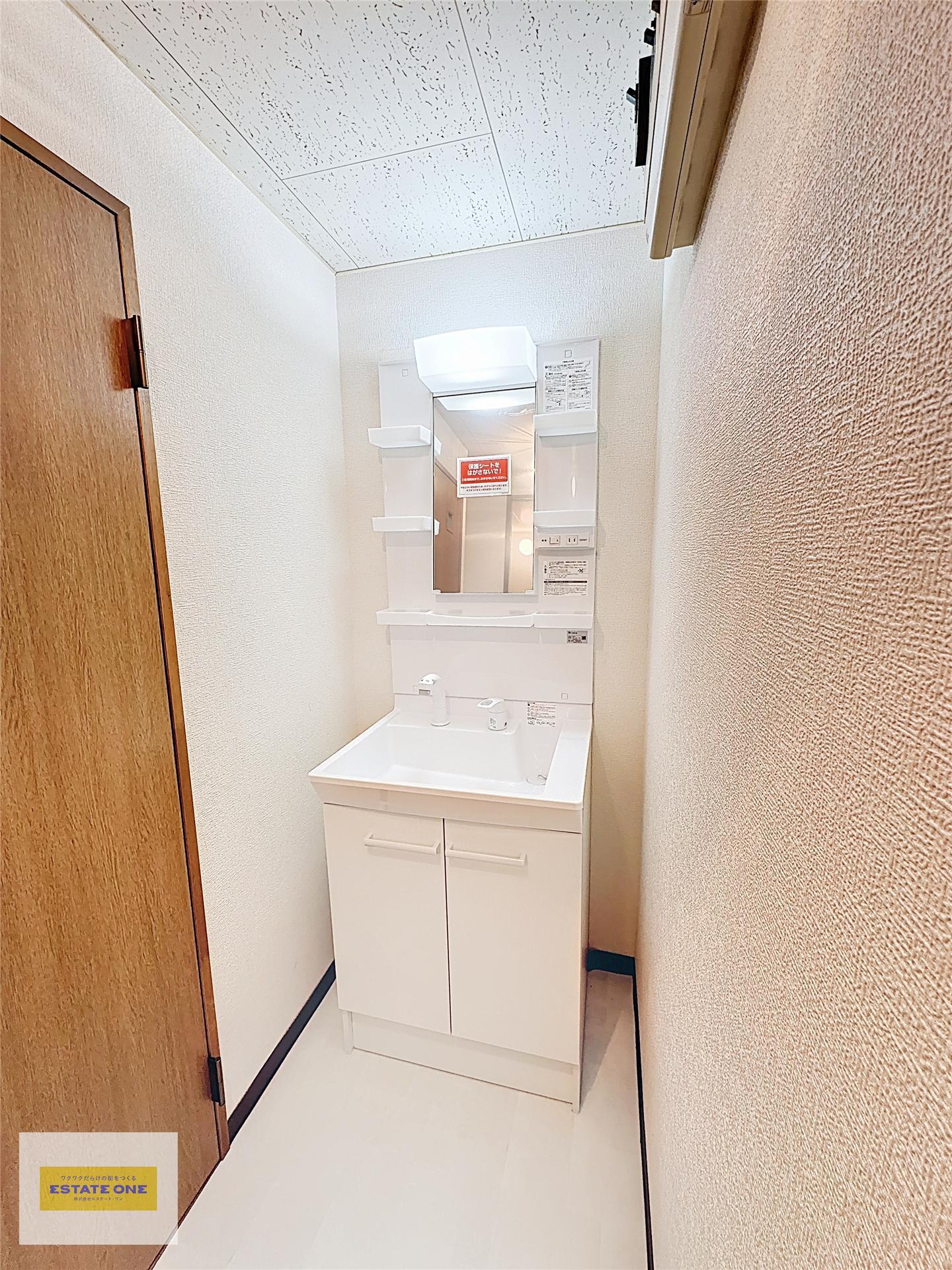 洗面設備　便利なシャワー付きの洗面台！