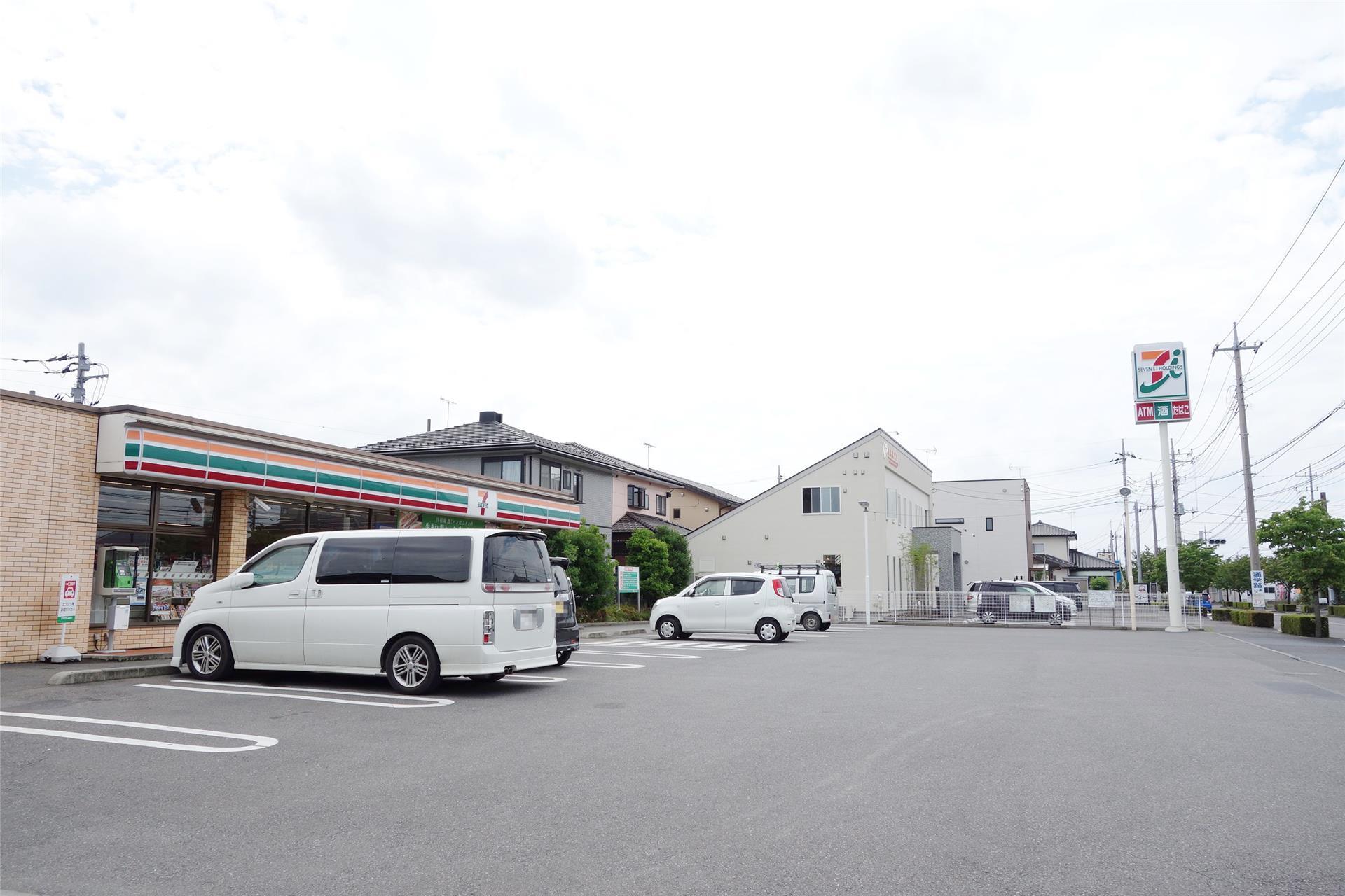 コンビニ　セブンイレブン足利山川町店（コンビニ）まで381m