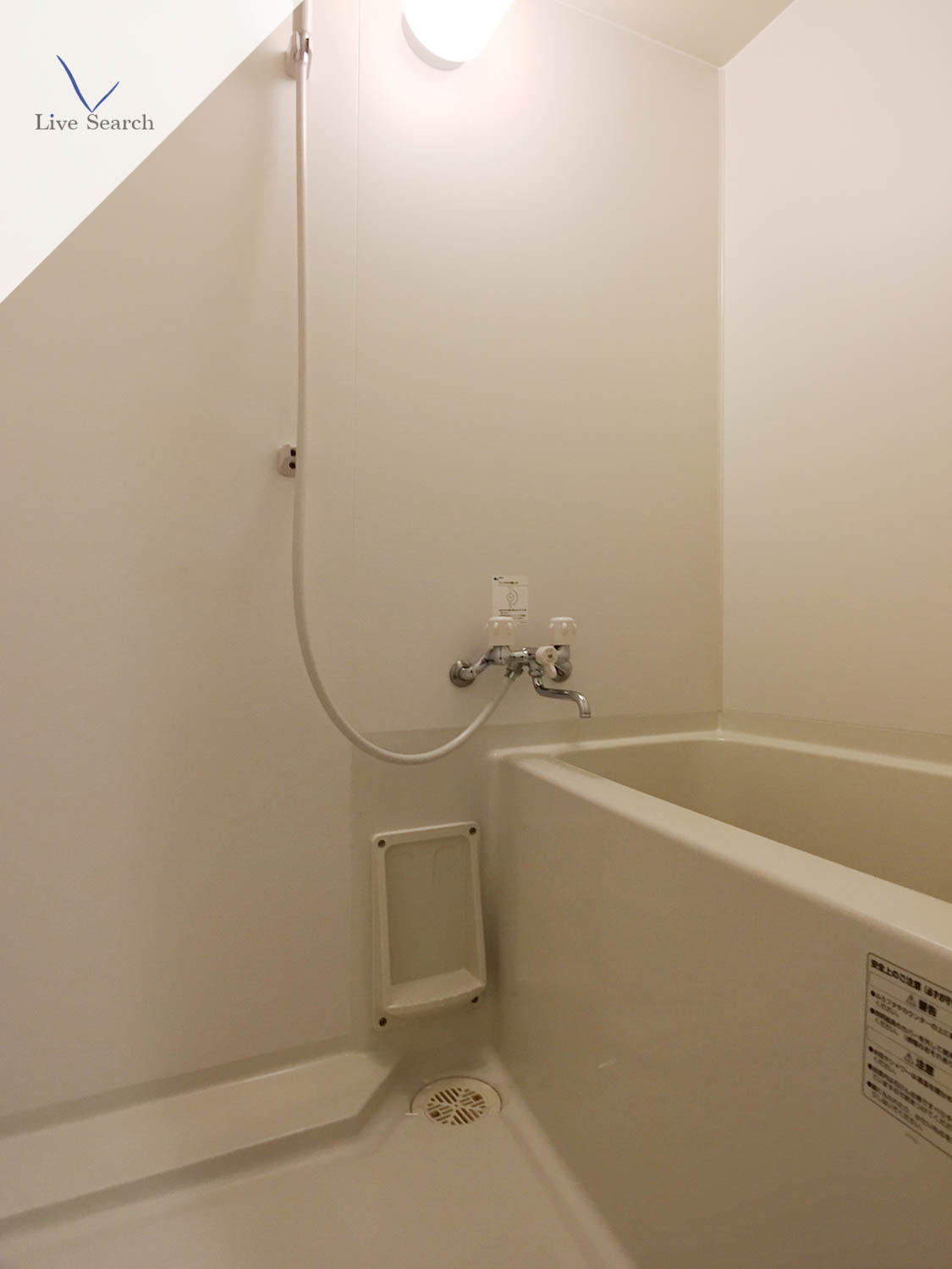 バス・シャワールーム　別室の室内写真となります。