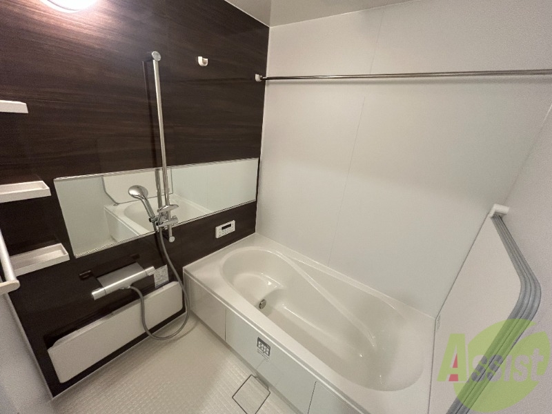 バス・シャワールーム　浴室は狭すぎず、シャワーも浴びやすそうです。