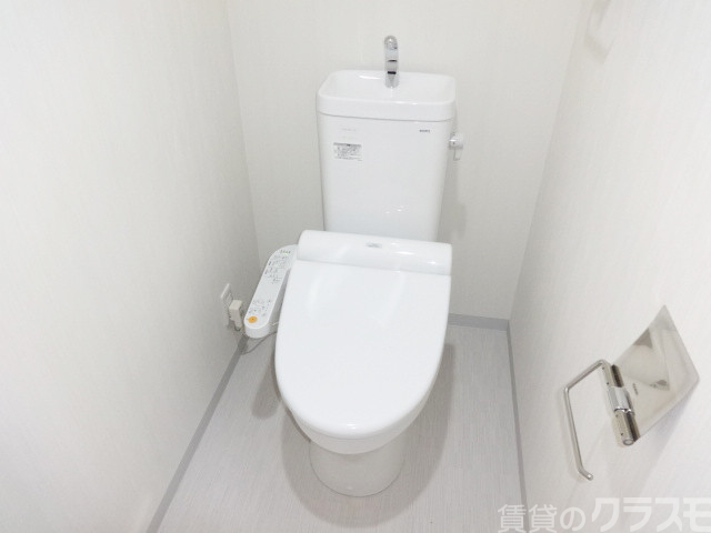 トイレ　お手入れのしやすい人気の温水洗浄暖房便座です☆