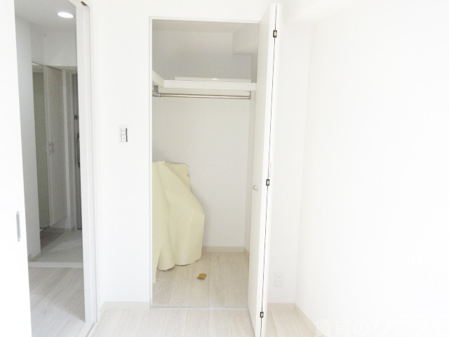 収納　奥行きのあるウォークインクローゼットです。