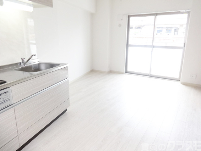 居室・リビング　サッシ防音３０等級☆夜は大変静かです。