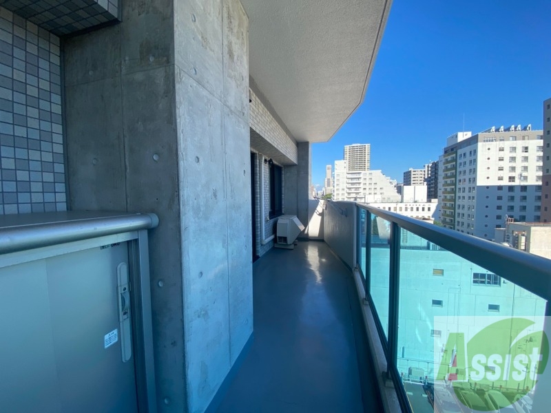 バルコニー　窓を開けると風通しも良く、気分も上がりそう！