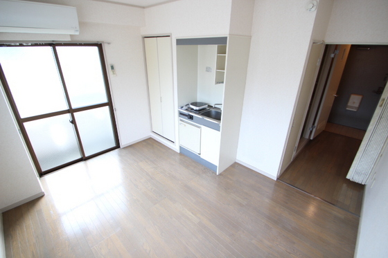 居室・リビング　※他号室の写真になります