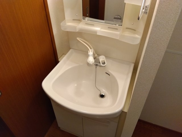 洗面設備　ゆったりとスペースのある洗面所