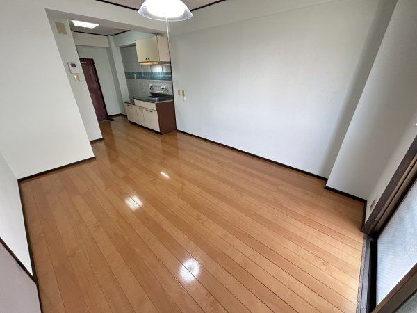 居室・リビング　１０畳の洋室です