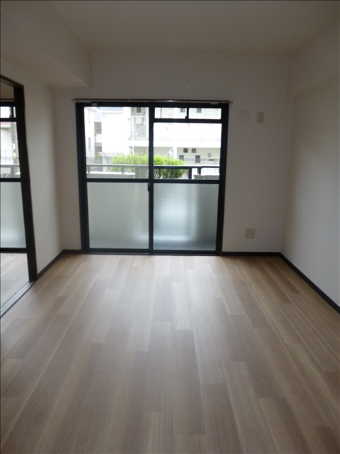 その他部屋・スペース　南側洋室♪隣のＬＤＫとも繋げて使って頂けます