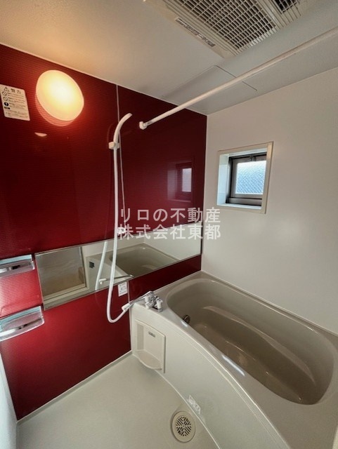 バス・シャワールーム　アクセントパネル仕様なので、オシャレなバスルームです♪