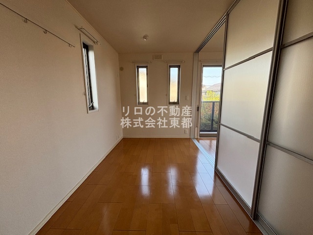 その他部屋・スペース　落ち着いた色合いのフローリングが優しい雰囲気の室内です☆