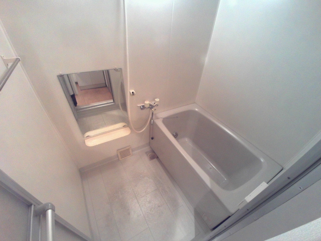 バス・シャワールーム　ゆっくり疲れを摂って頂ける広くて綺麗な浴室