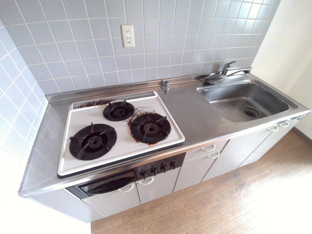 キッチン　3口ガスコンロ付きの広いキッチン
