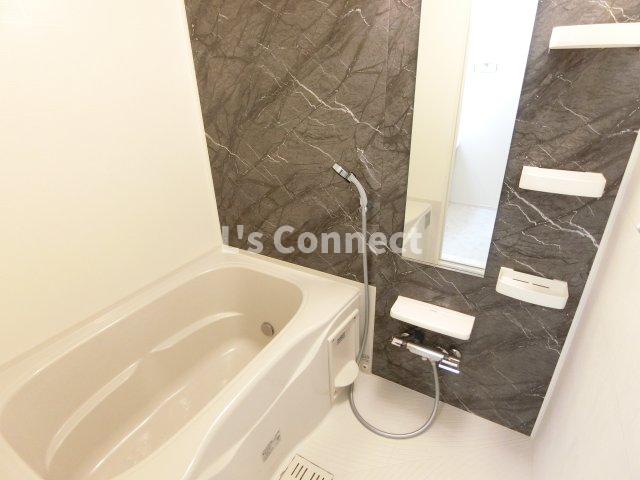 バス・シャワールーム　追焚き、浴室乾燥付きのお風呂。