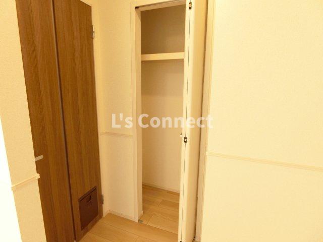 その他設備　ＬＤＫにも収納付き。