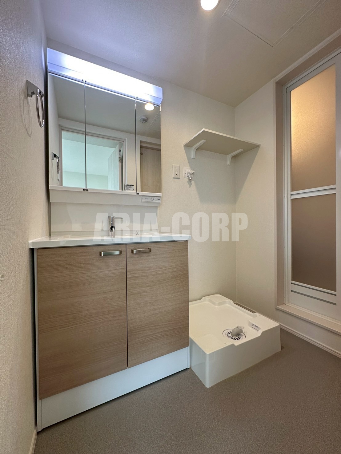 洗面設備　シャンプードレッサー付きの洗面所です！