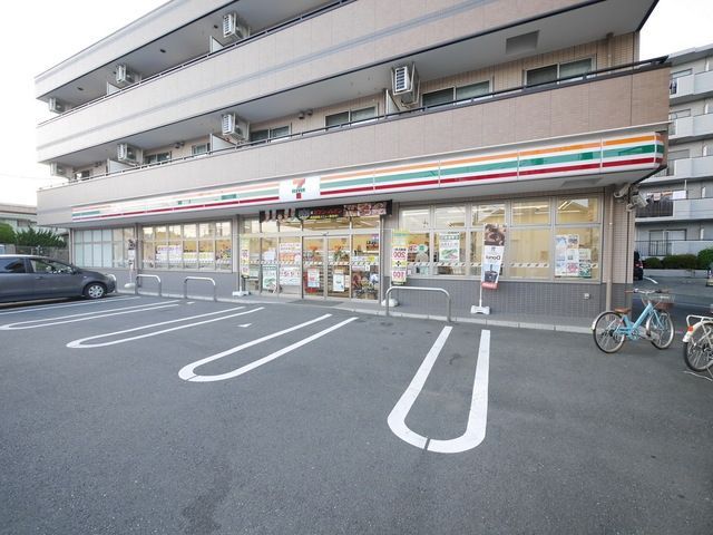 コンビニ　セブンイレブン川崎平店（コンビニ）まで825m