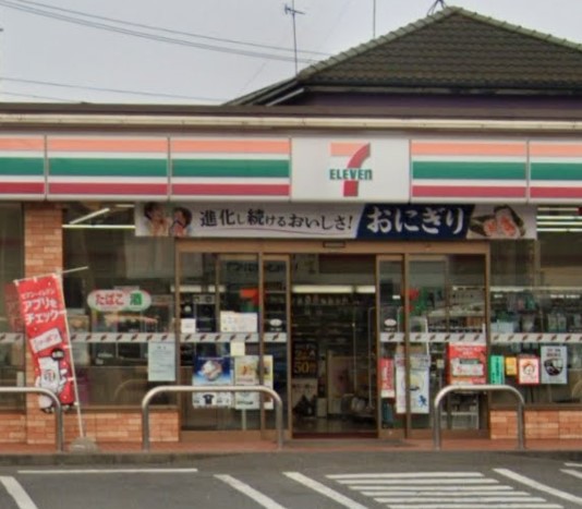 コンビニ　セブンイレブン（コンビニ）まで377m