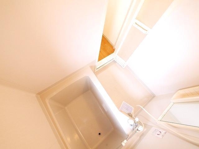 バス・シャワールーム　コンパクトで使いやすいお風呂です