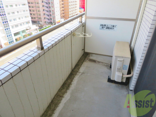 バルコニー　角部屋のバルコニーは眺望も良好、お洗濯もはかどりそうです