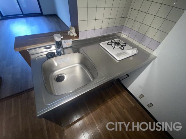 キッチン　※同タイプ部屋の写真です。