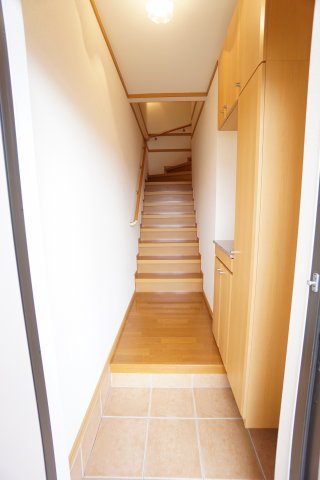 玄関　※同物件・同タイプの写真です。