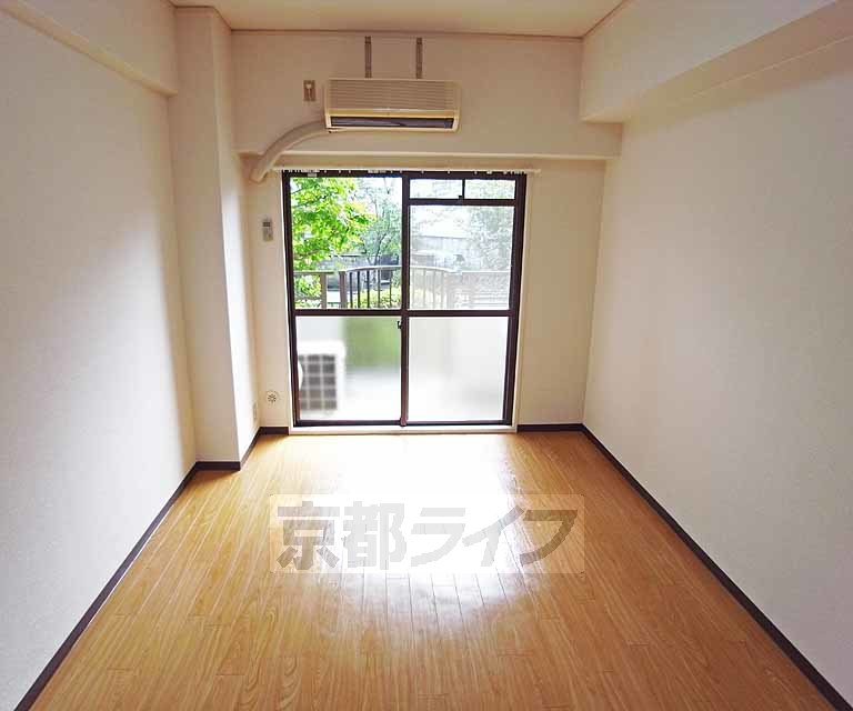 居室・リビング　きれいなお部屋です