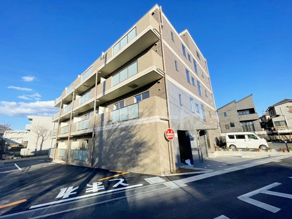 建物外観　駐車場