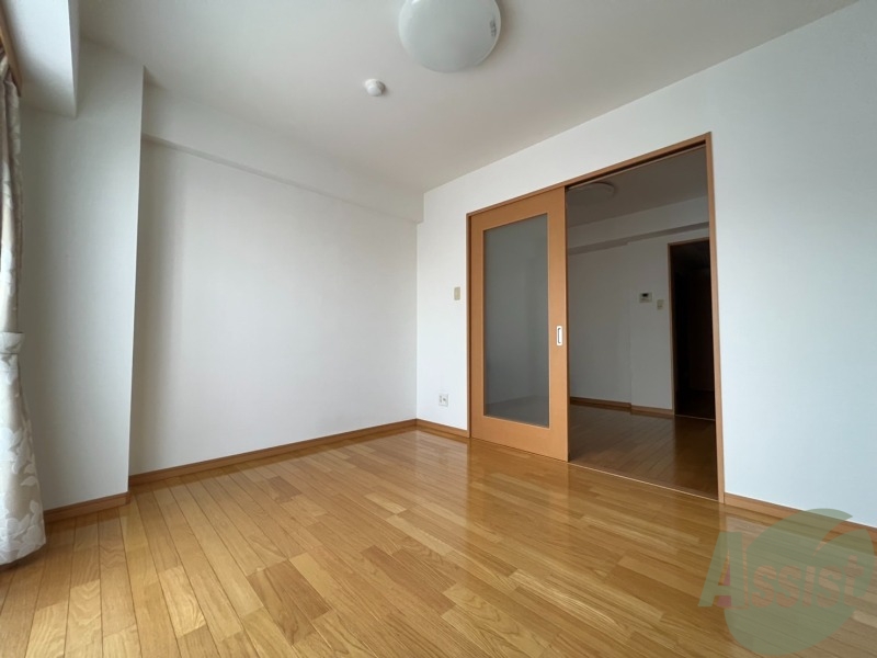 その他部屋・スペース　こちらは洋室を撮影しました。寝室にしましょう。