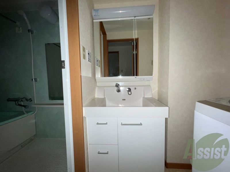 洗面設備　忙しい朝の味方、独立洗面台があるのは嬉しいですね。