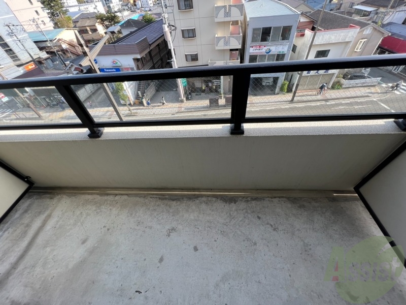 バルコニー　バルコニーです。たまには景色を楽しんではいかがでしょうか。