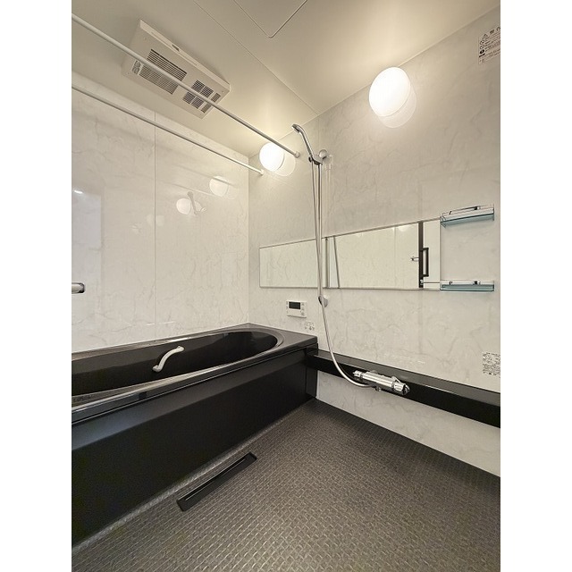 バス・シャワールーム　ゆとりのある浴槽でくつろぎのバスタイム♪