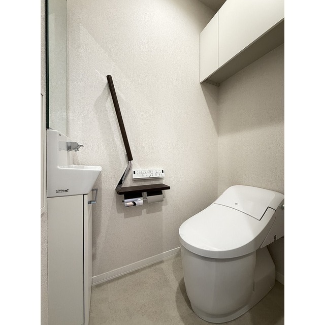 トイレ　便利な多機能便座♪手洗い場付きです♪