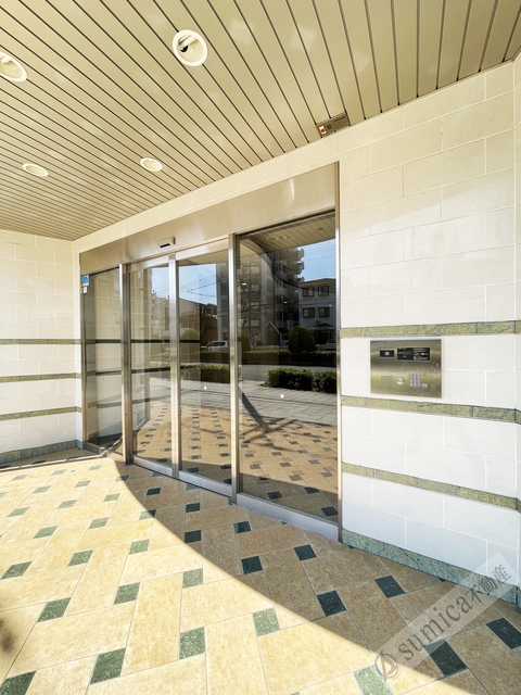 エントランス　オートロック完備・部外者はシャットアウト♪