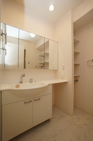 洗面設備　洗髪洗面化粧台