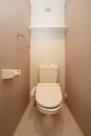 トイレ　温水洗浄暖房便座