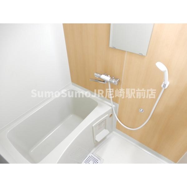 バス・シャワールーム　落ち着いた空間のお風呂です