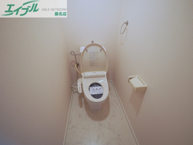 トイレ　同物件別部屋の写真です