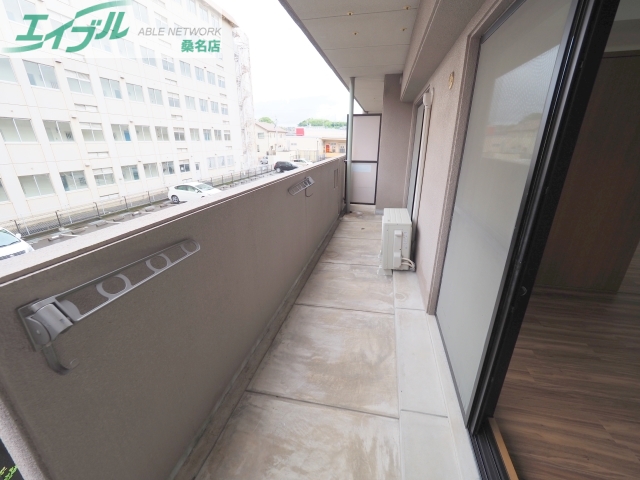 バルコニー　同物件別部屋の写真です