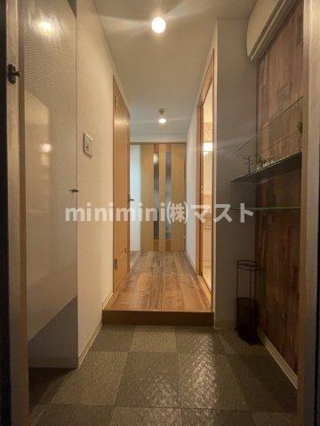 玄関　※同マンション別間取り参考写真です