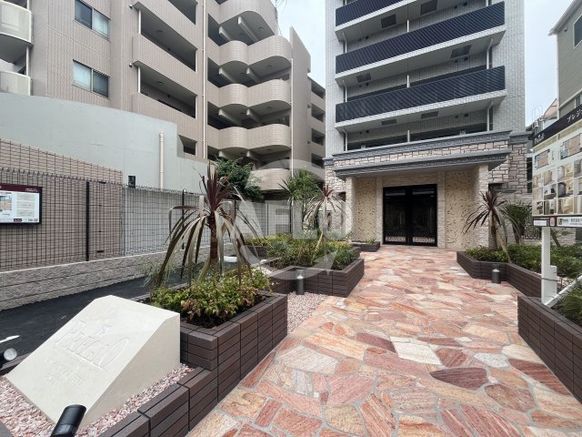 エントランス　プレジオ西中島ASIAN　エントランス