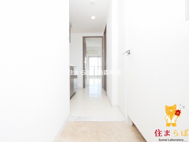 玄関　「気になったら、LINEで気軽に相談できますよ。」