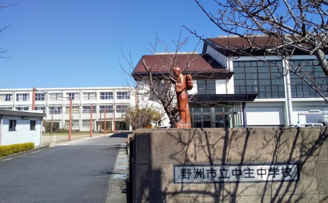 中学校　野洲市立中主中学校（中学校）まで1000m