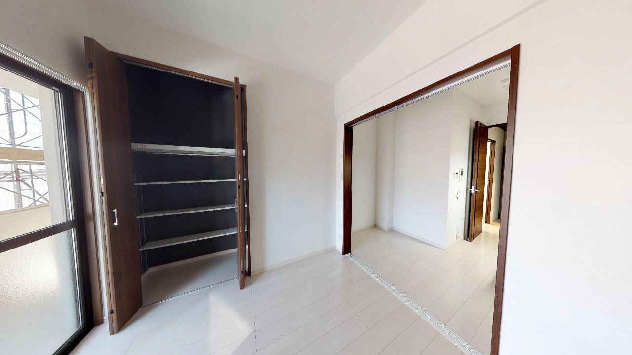 バルコニー　洋室