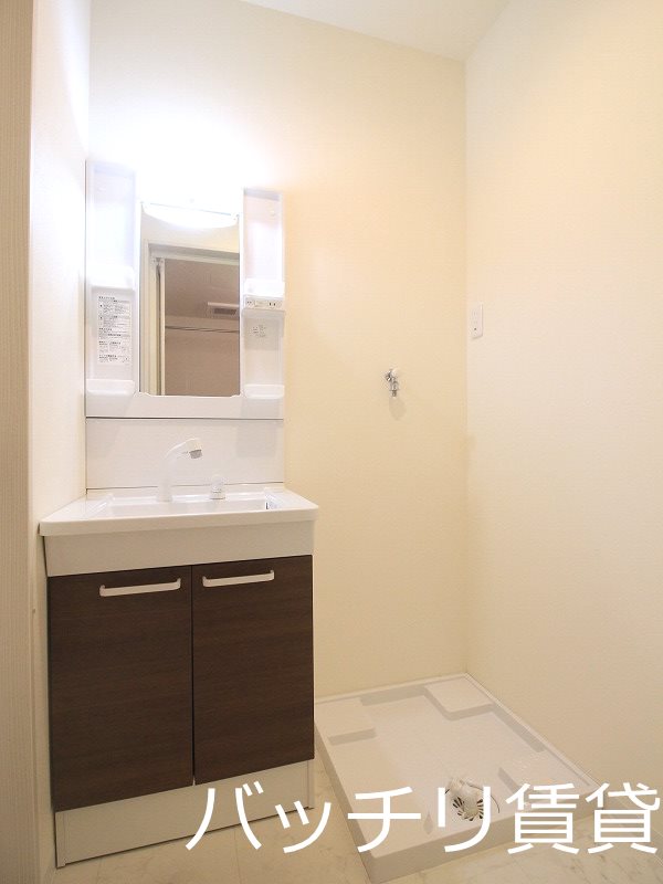 洗面設備　※同型タイプの為、現状を優先いたします